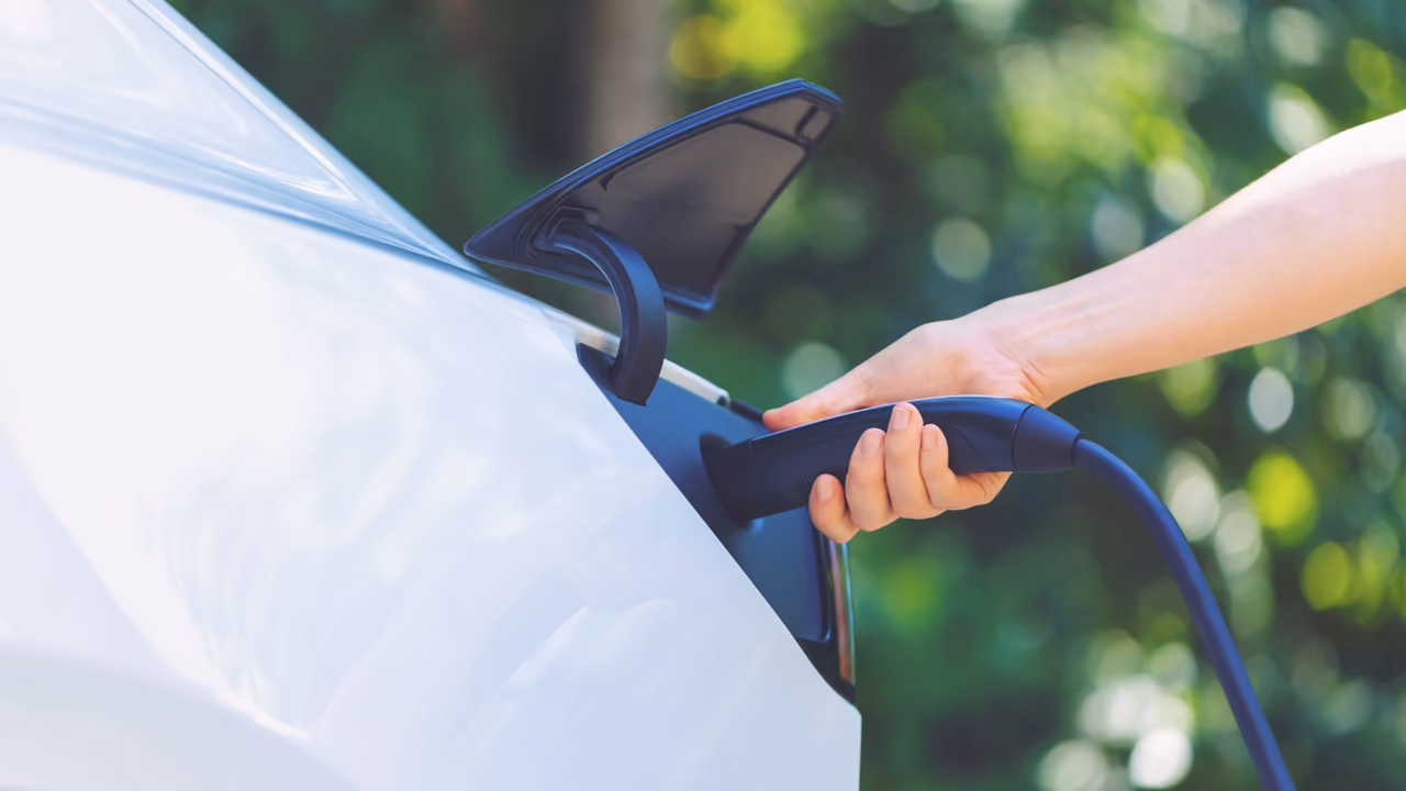 5 Reasons Wireless EV Charging Matters Now